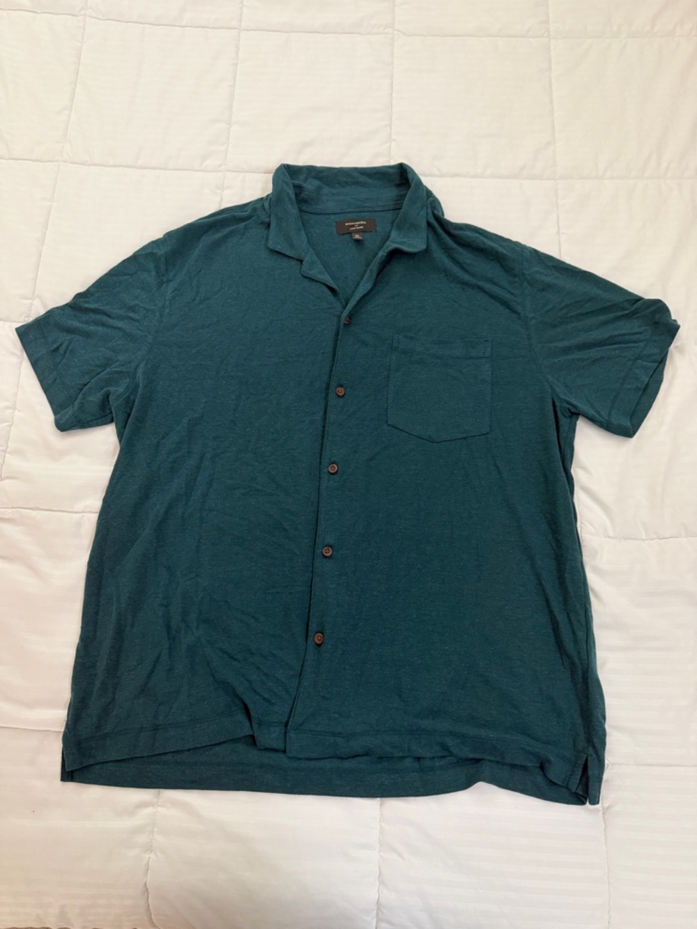Banana Republic Men’s Short Sleeve Button-Up Shirt in Teal